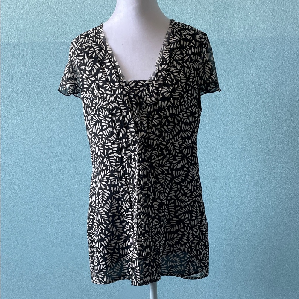 Black & White Leaf-Print Short Sleeve Women's Top